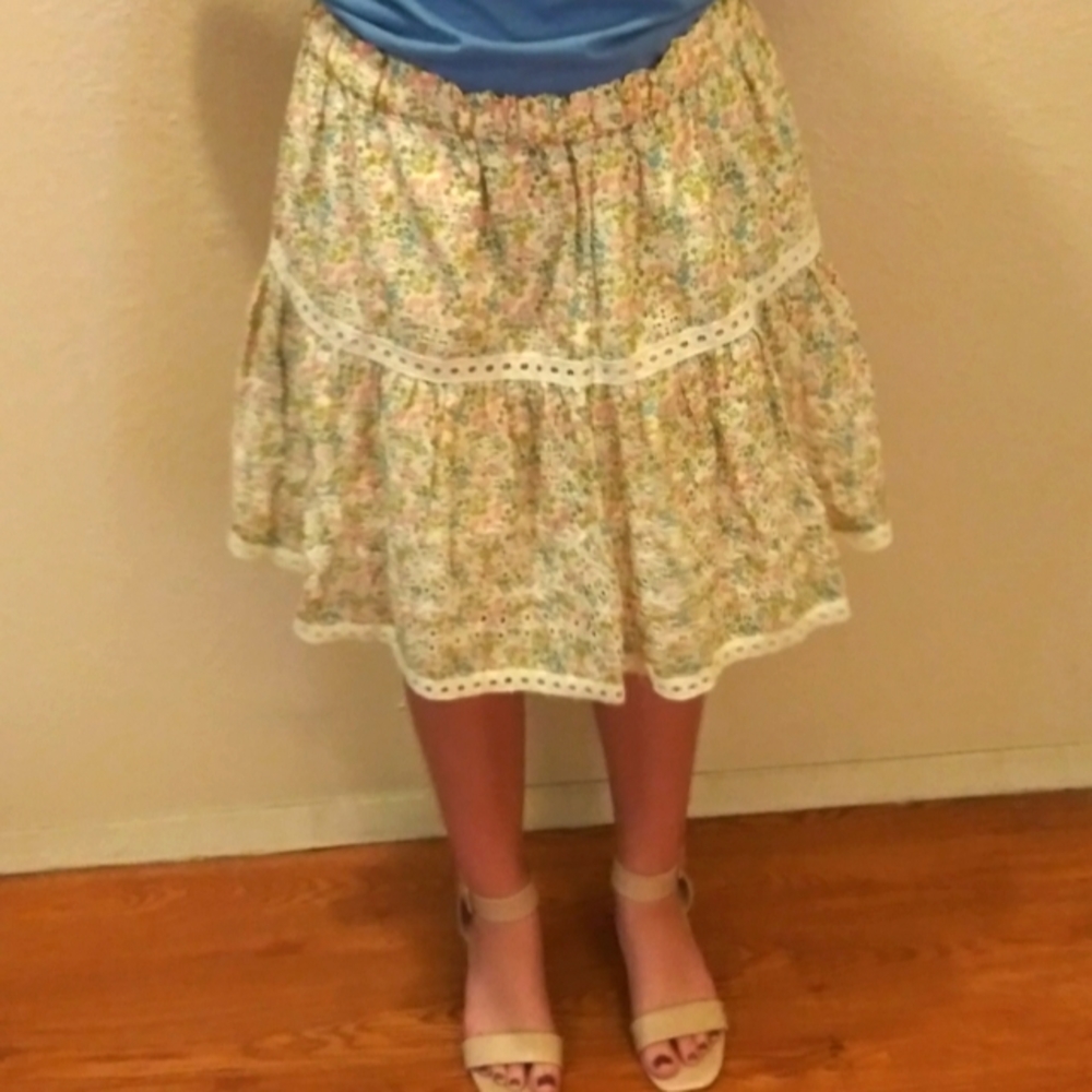 Jennifer And Grace Floral Skirt Size Large NWT